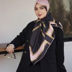 روسری ابریشم مجلسی توییل مدل کلاسیک صورتی