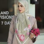 روسری ابریشم مجلسی توییل مدل بهار سبز روشن