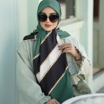 روسری ابریشم مجلسی توییل مدل درباری سبز (جامانده)