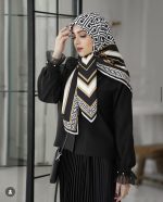 روسری ابریشم مجلسی توییل مدل ورساچ