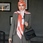 روسری ابریشم مجلسی توییل مدل کالسکه نارنجی کرم