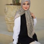 روسری نخی مدل پریسان سبز خاکی