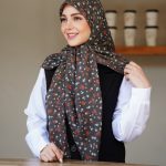 روسری نخی مدل شکوفه ذغالی