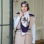 روسری ابریشم مجلسی توییل مدل کالسکه سرمه ای