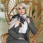 روسری ابریشم مجلسی توییل مدل ال وی کرم مشکی