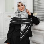 روسری نخی مدل دهکده مشکی