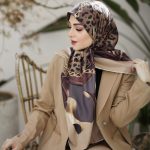 روسری ابریشم مجلسی توییل مدل ساره قهوه ای