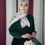 روسری ابریشم مجلسی توییل مدل سرمه سبز