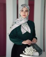روسری ابریشم مجلسی توییل مدل سرمه سبز
