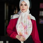 روسری ابریشم مجلسی توییل مدل لیلیوم کرم سبز