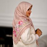 روسری ابریشم مجلسی توییل مدل بهار صورتی گلبهی