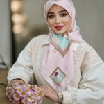 روسری ابریشم مجلسی توییل مدل مادام سبز صورتی