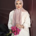 روسری ابریشم مجلسی توییل مدل بهار گلبهی نسکافه ای