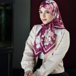 روسری ابریشم مجلسی توییل مدل گل زرشکی