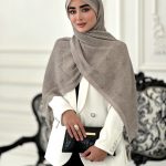 شال طرحدار مجلسی مدل گوچی کرم طوسی