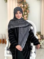 روسری نخ ژاکارد مدل گوچی ذغالی طوسی