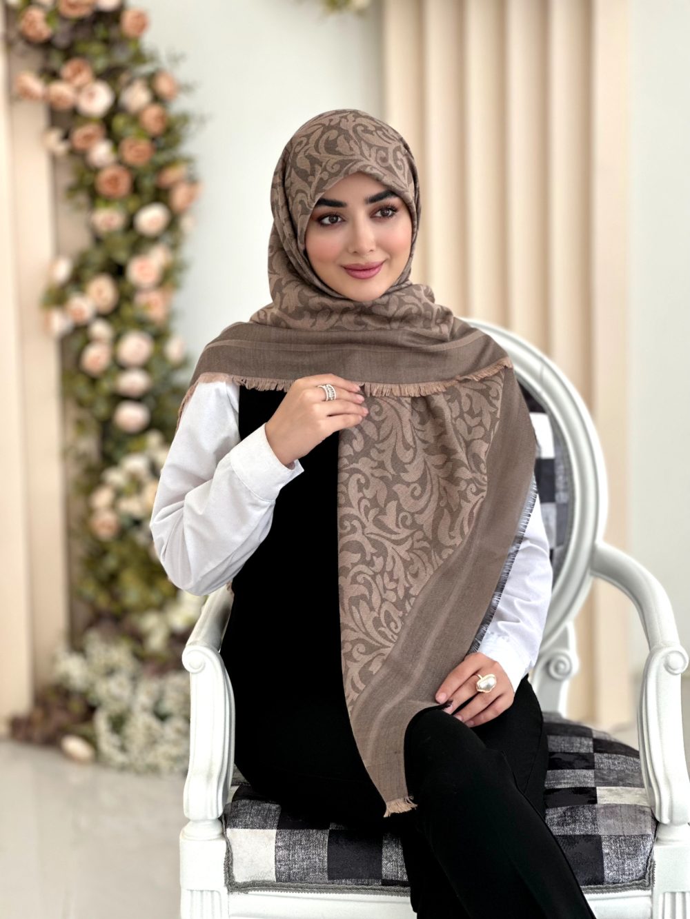 روسری نخ ژاکارد مدل باروک نسکافه ای - Image 1