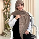 روسری نخ ژاکارد مدل باروک نسکافه ای