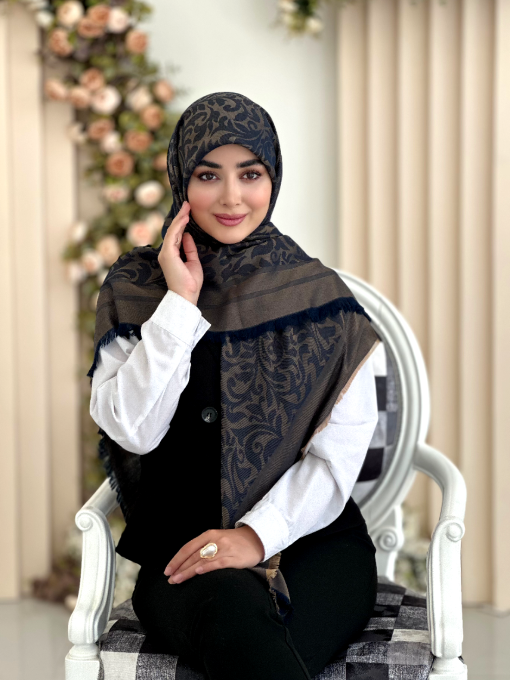 روسری نخ ژاکارد مدل باروک سرمه ای مسی - Image 1