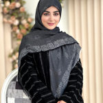 روسری نخ ژاکارد مدل گلبرگ ذغالی