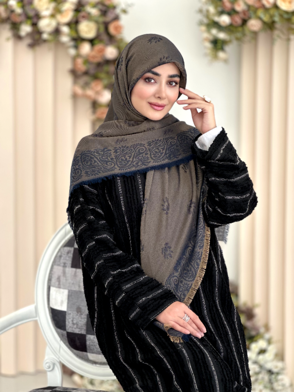 روسری نخ ژاکارد مدل گلبرگ سرمه ای مسی - Image 1