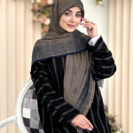 روسری نخ ژاکارد مدل گلبرگ سرمه ای مسی