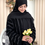 روسری نخ ژاکارد مدل گلبرگ مشکی