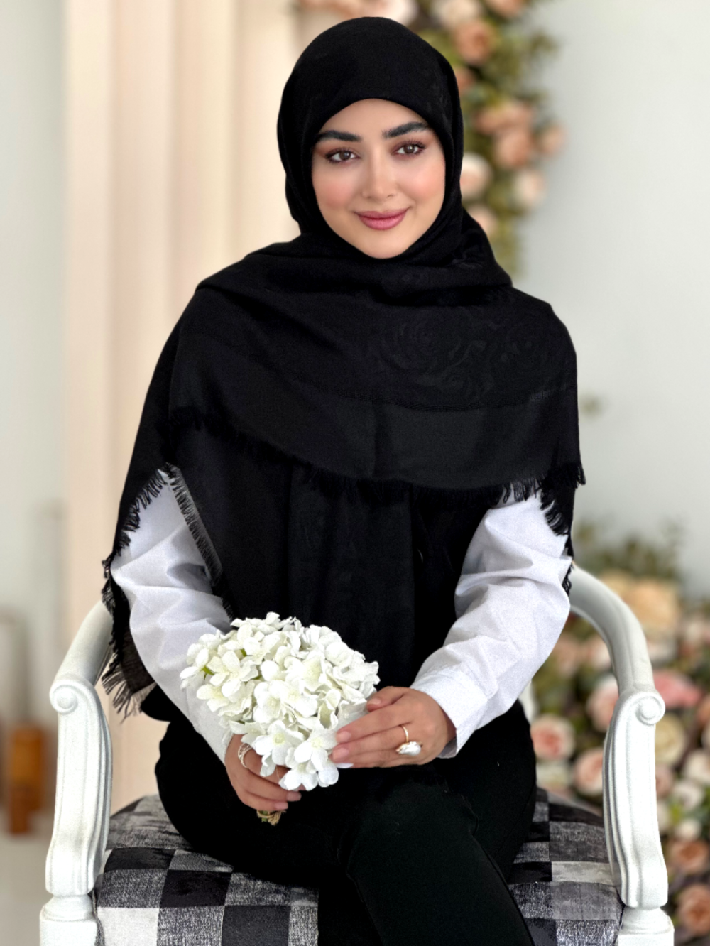 روسری نخ ژاکارد مدل رز مشکی - Image 1