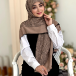روسری نخ ژاکارد مدل رز نسکافه ای