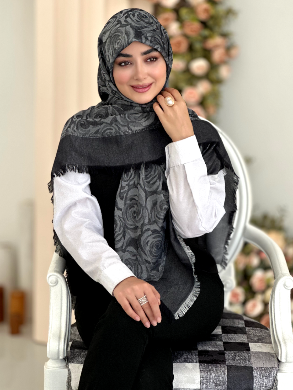 روسری نخ ژاکارد مدل رز ذغالی - Image 1