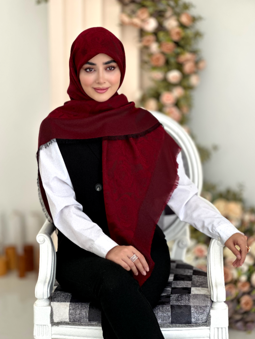 روسری نخ ژاکارد مدل رز زرشکی - Image 1