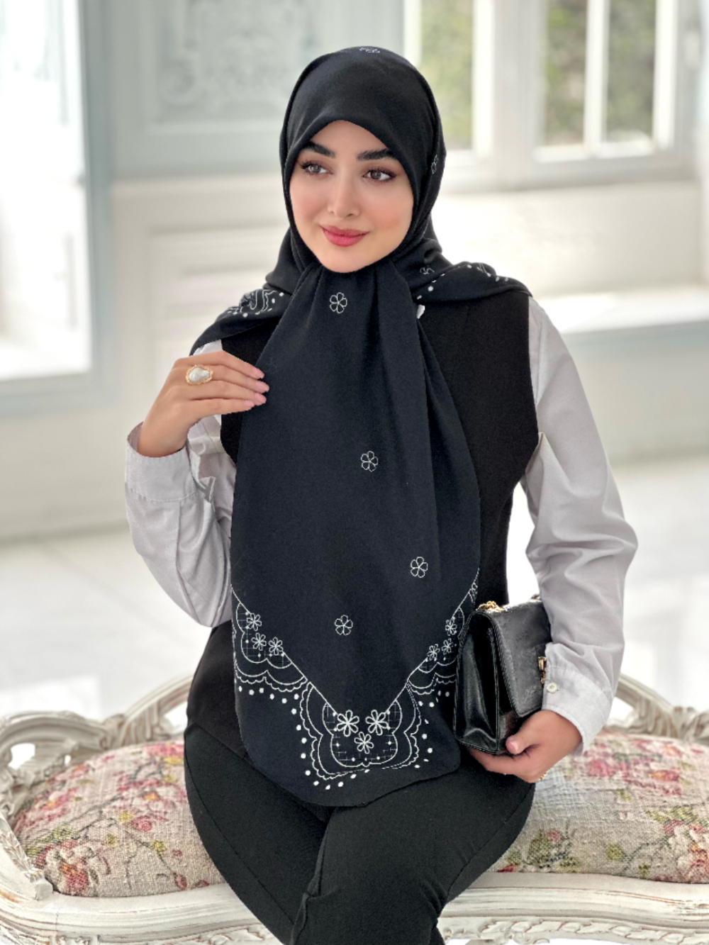 روسری نخی مدل نازگل مشکی - Image 2