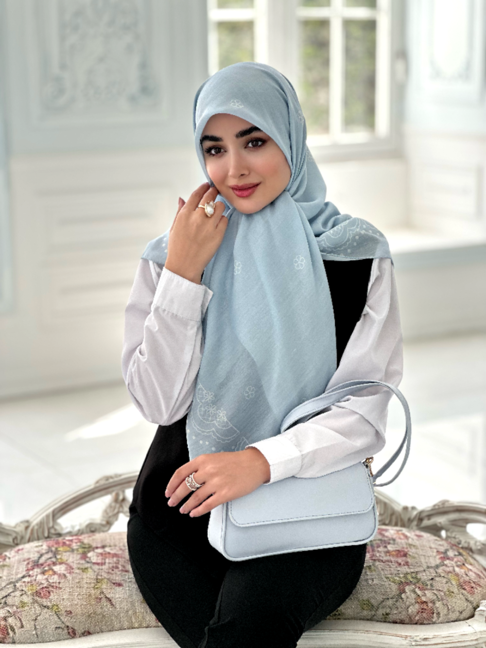 روسری نخی مدل نازگل آبی - Image 2
