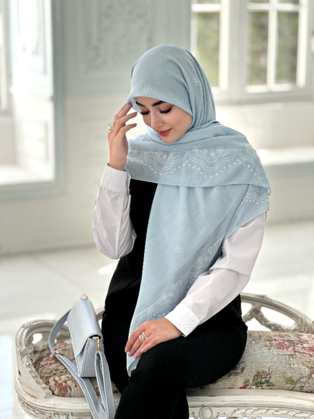 روسری نخی مدل نازگل آبی - Image 1