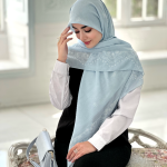 روسری نخی مدل نازگل آبی