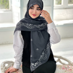 روسری نخی مدل نازگل ذغالی