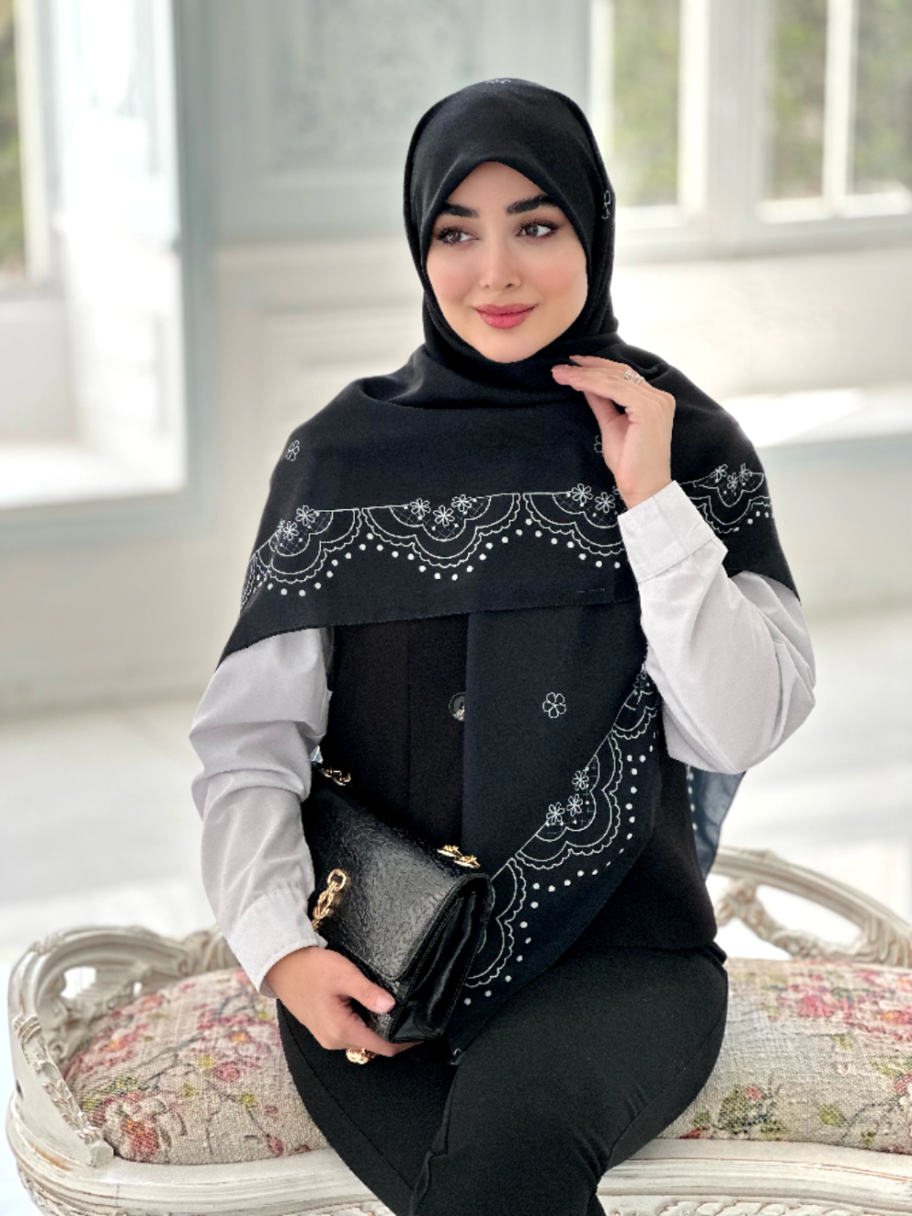 روسری نخی مدل نازگل مشکی - Image 1