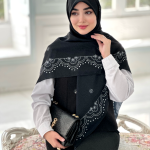 روسری نخی مدل نازگل مشکی