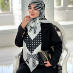 روسری نخی مدل رزا مشکی