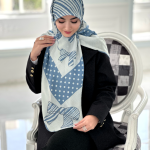 روسری نخی مدل رزا آبی