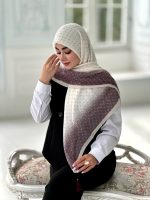 روسری پلیسه مجلسی مدل آوا رنگ کرم شیری دور تا دور زرشکی - Image 2