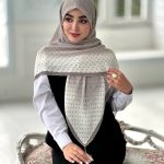 روسری پلیسه مجلسی مدل آوا تناژ دودی