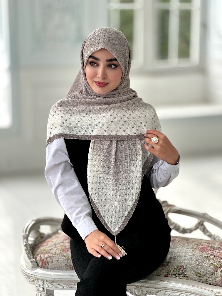 IMG0256_edited_1763812658966 روسری پلیسه مجلسی مدل آوا تناژ دودی - Image 1