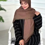 روسری ابریشم نخ ژاکارد مجلسی مدل رز قهوهای روشن