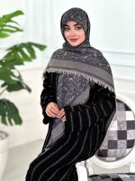 روسری ابریشم نخ ژاکارد مجلسی مدل رز سرمه ای نسکافه ای