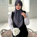روسری نخی مدل نسترن سرمه ای قواره 110