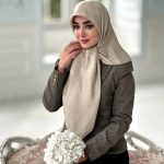 روسری ابریشم نخ ژاکارد مجلسی قواره 110 کرم نخودی روشن