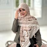 روسری نخی مدل گوچی باروک کرم