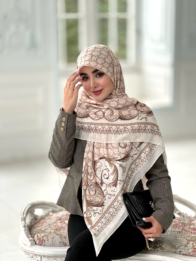 IMG0455_edited_1764277100709 روسری نخی مدل گوچی باروک کرم - Image 1