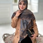 روسری نخی مدل حسناترکیب رنگ نوک مدادی کرم